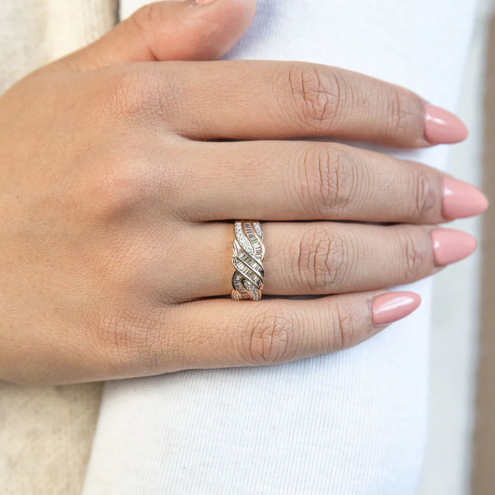 9ct Yellow Gold 1/2 Carat Diamond Ring Set With 20 Brilliant Diamonds - Image 3